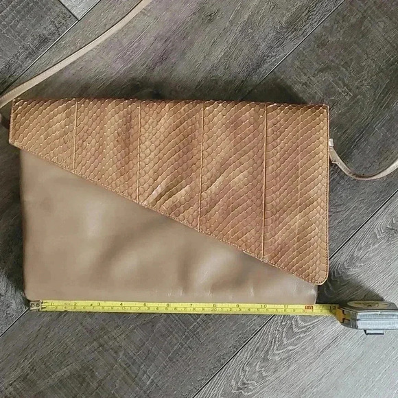 Vintage Coret Snakeskin Purse in Taupe - Picture 11 of 12